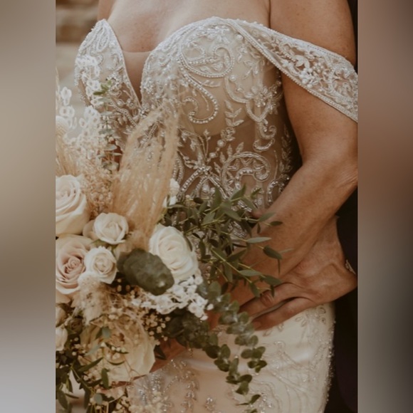 Beloved unconditionally yours Bridal by CASABLANCA - Picture 10 of 11